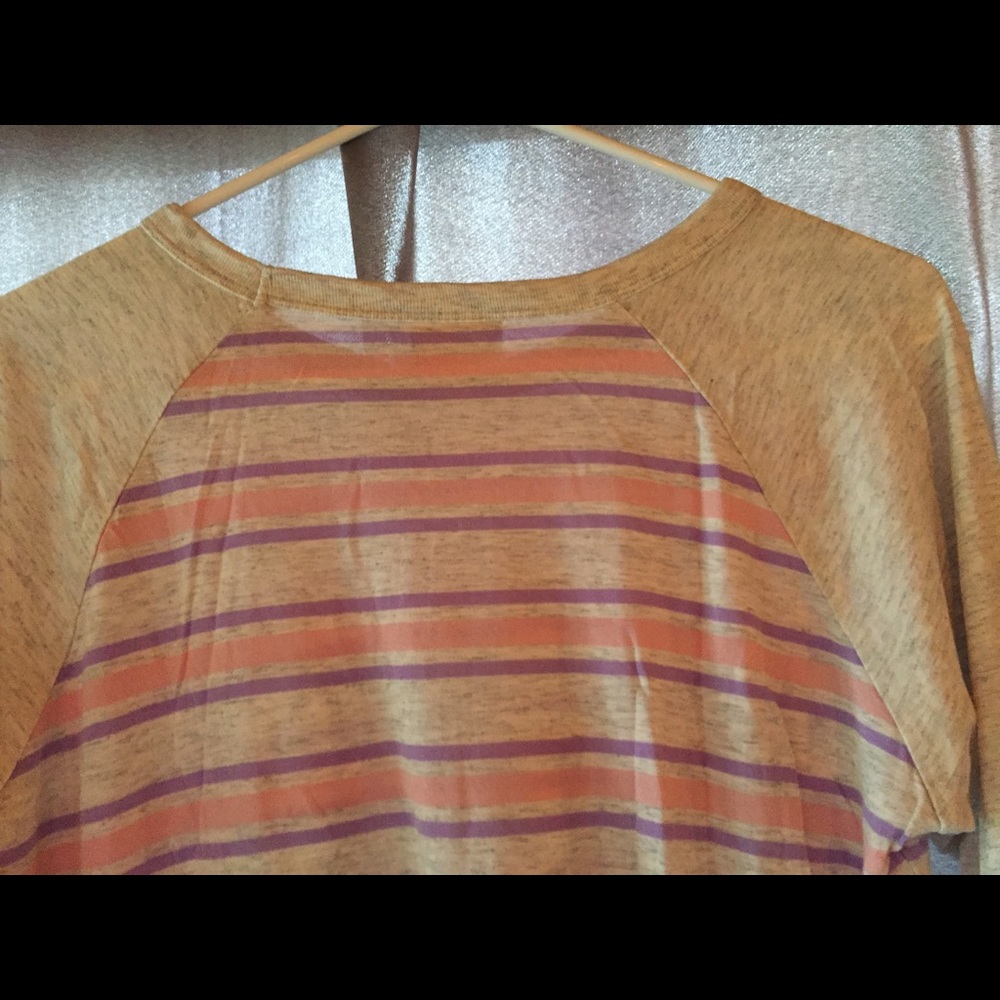Lula Roe “Randy” tee Size Small - Picture 6 of 8